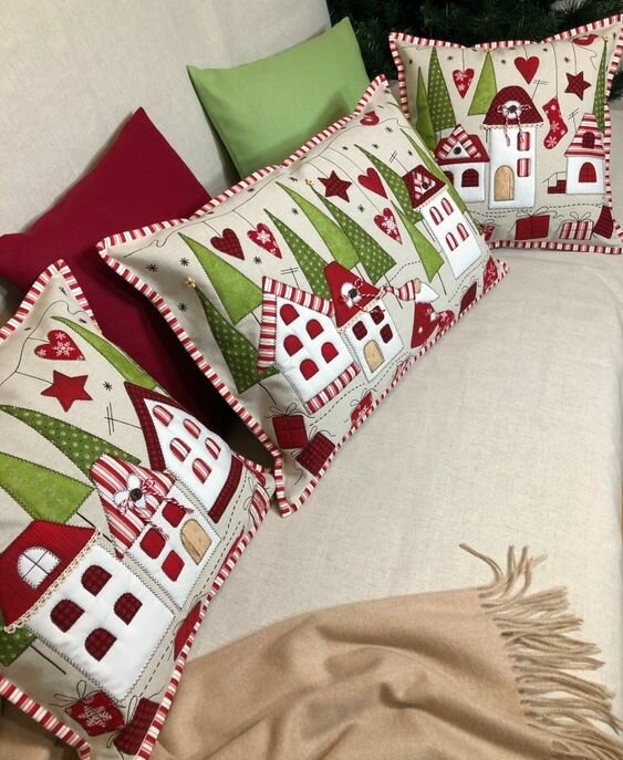 Новогодние подушки - много душевных идей для вашего вдохновения. От простых до сложных проектов диван, Новый, немного, Новым, наступающим, новыеС, сошьем, весне, радовать, могут, подушки, такие, тканиКстати, используя, совсем, новогодней, сшить, можно, которые, подушек