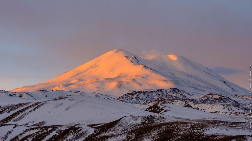 Эльбрус. Самая высокая гора России на рассвете природа