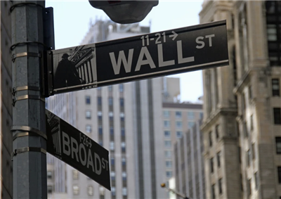 Фондовые индексы США корректируются после роста днем ранее на новостях от ФРС