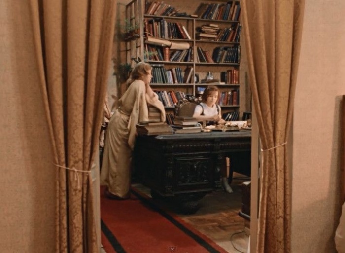 Большое количество книг можно заметить даже в советских фильмах. /Фото: image3.thematicnews.com
