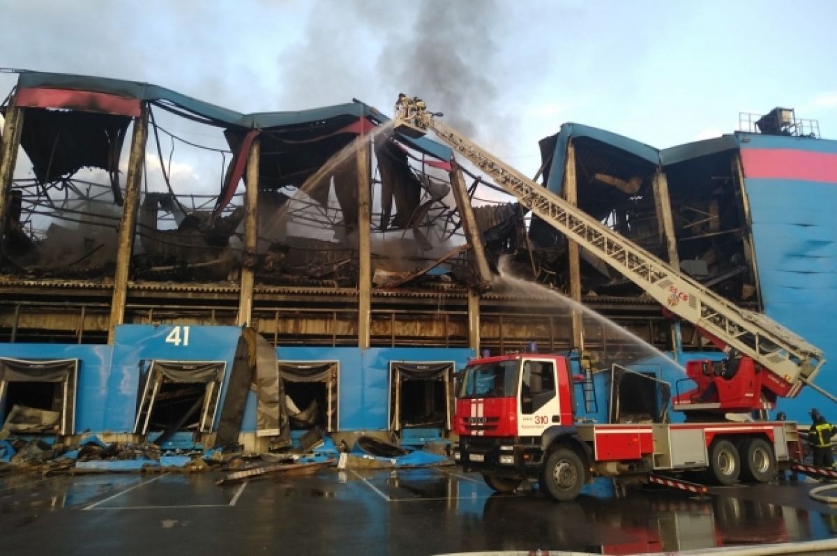 Спасатели полностью ликвидировали пожар на складе Ozon в Подмосковье