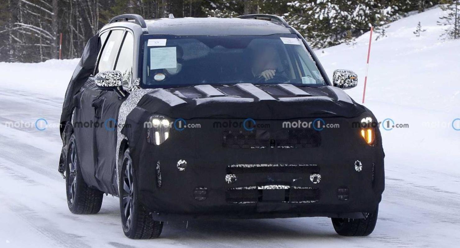 Обновленный Kia Telluride 2023 года показал новую оптику на шпионских фото