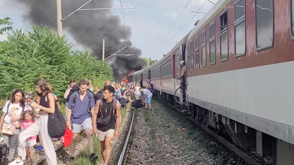 Пять человек погибли при столкновении поезда и автобуса в Словакии