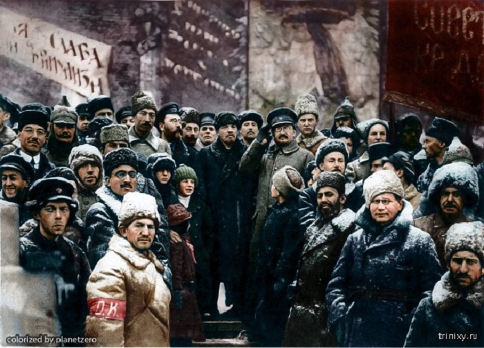 Владимир Ильич Ленин с соратниками во время празднования второй годовщины Октябрьской революции.