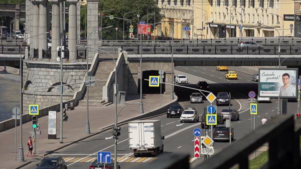 Остановка на «островках безопасности» может оказаться под запретом для российских водителей