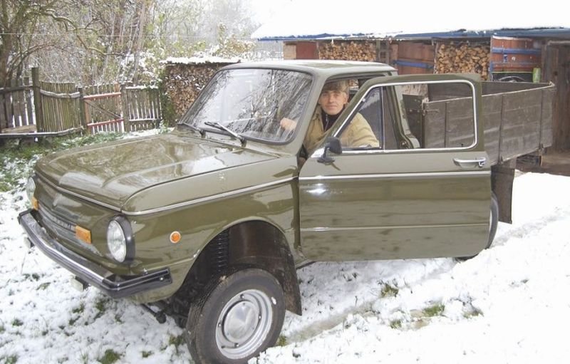 Автолюбитель создал уникальный пикап, использовав кузов от «Запорожца» Автолюбитель создал уникальный пикап, использовав кузов от «Запорожца»