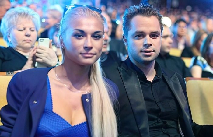Брошенный всеми: почему даже родная дочка перестала общаться с Виталием Гогунским Брошенный всеми: почему даже родная дочка перестала общаться с Виталием Гогунским Виталий, Гогунский, Маирко, Ирина, после, время, между, Милана, дочери, Жюсталь, дочкой, быстро, отношения, супруги, Гогунского, Однако, когда, отцом, этого, оказалось