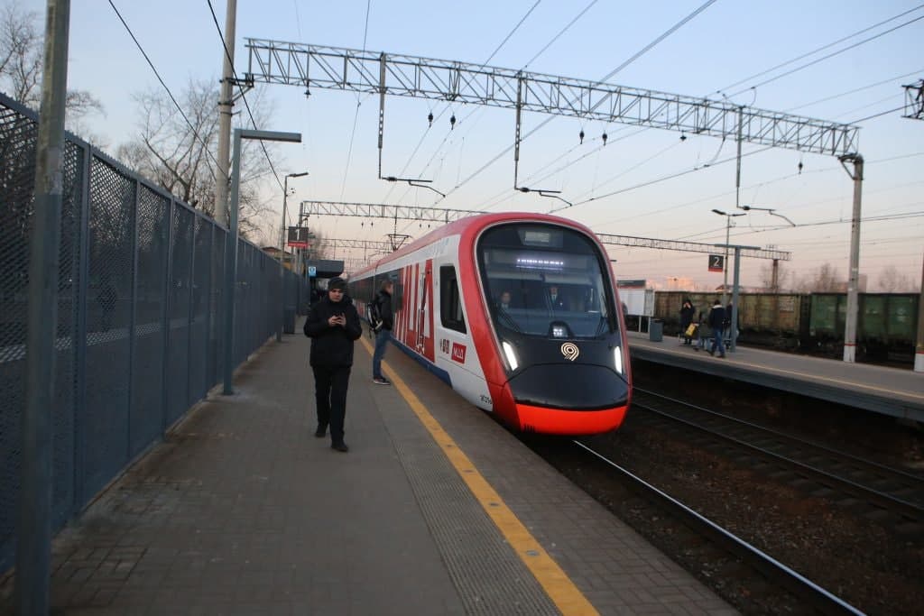 Несколько поездов следуют от станции Бескудниково с задержкой