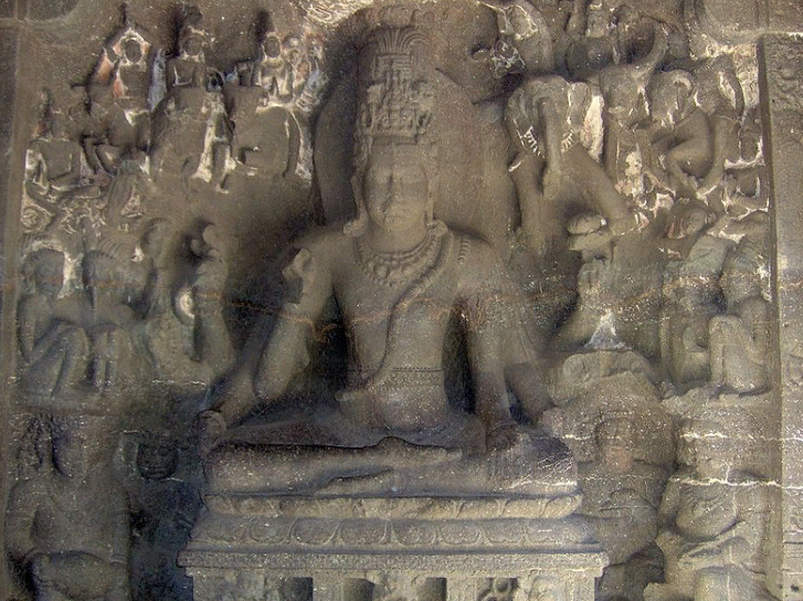 Необыкновенное архитектурное сооружение храм Кайласанатха (Кайласа), что в переводе означает "Владыка Кайлысы", был построен в 700-1000 годах нашей эры.-5
