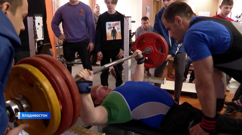 Новый рекорд в своей весовой категории установил спортсмен-инвалид из Уссурийска