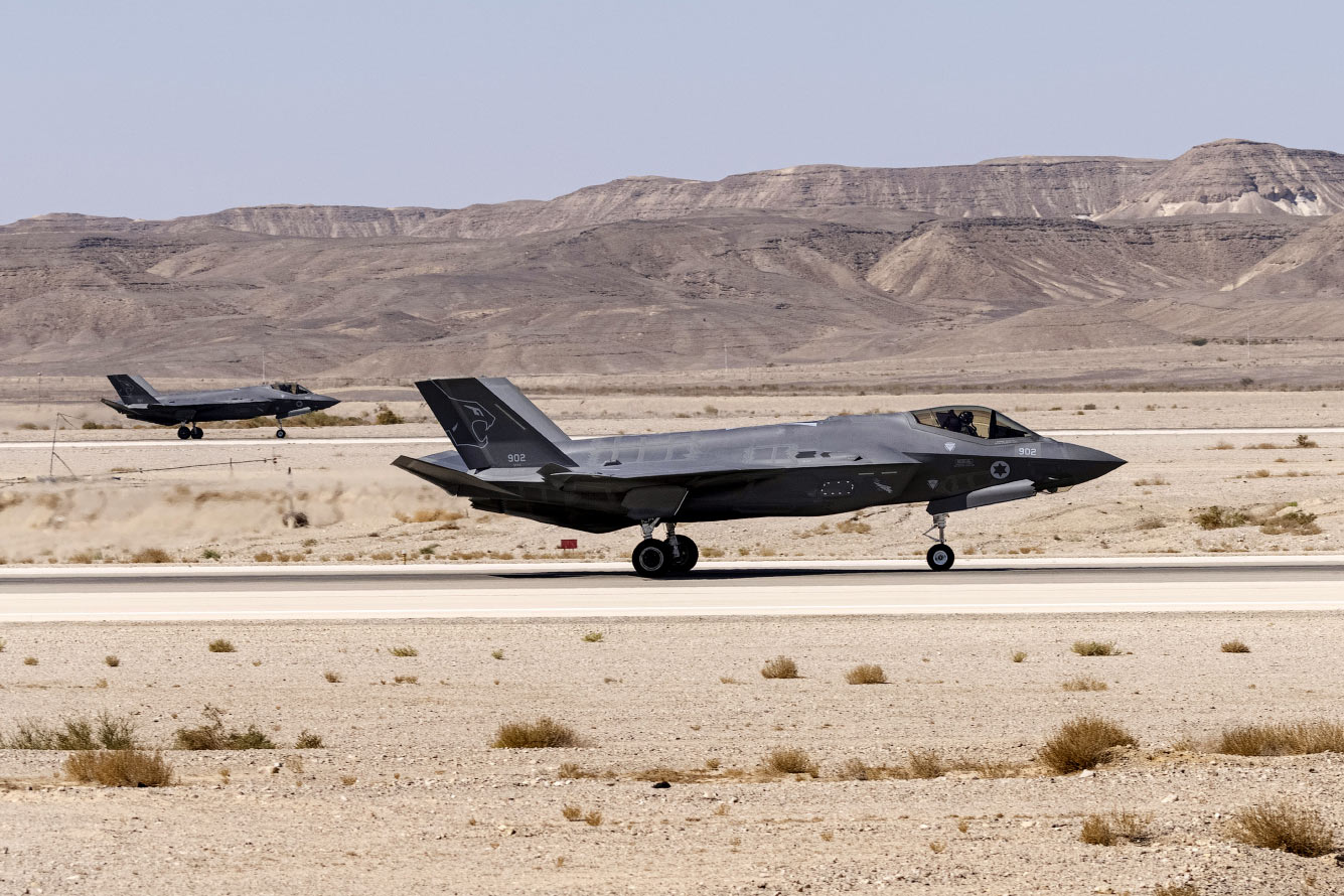 Израильский F-35 приземляется на авиабазе Овда