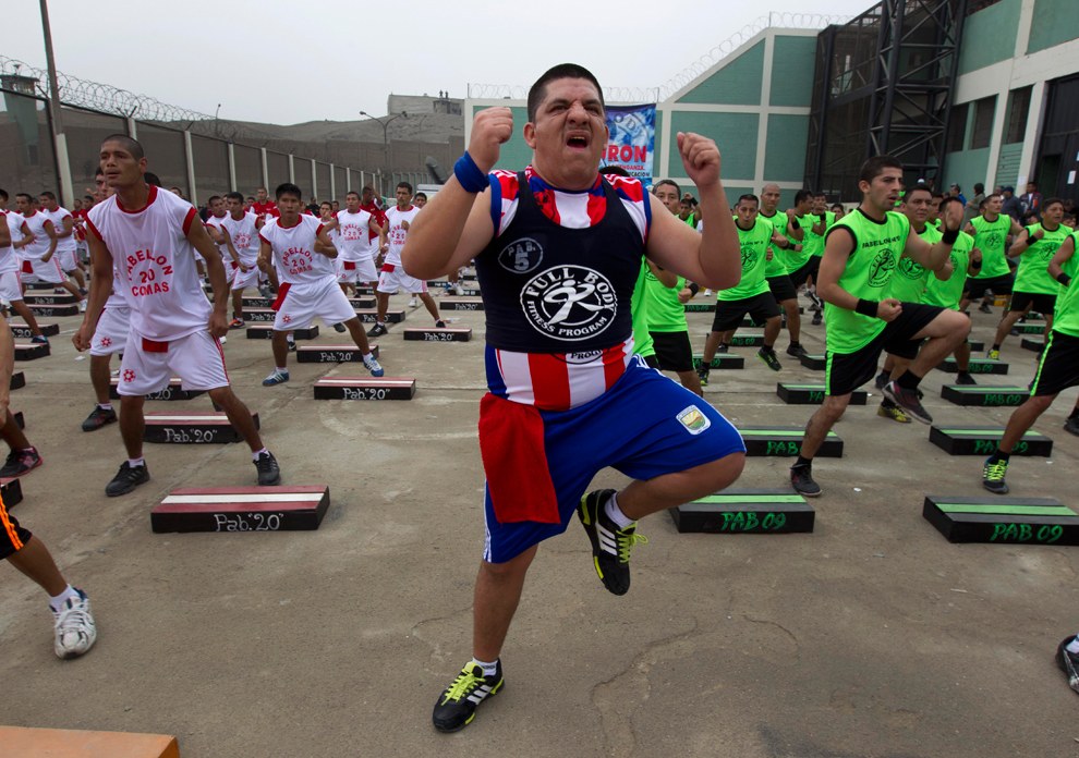 14 июня заключенные в тюрьме Луриганчо на окраине Лимы, Перу  пытаются побить мировой рекорд Гиннеса
