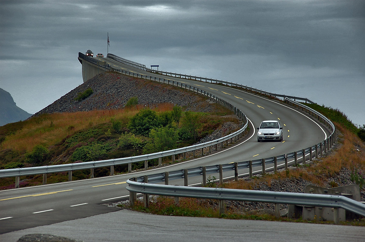Никуда откуда. Мост Storseisundet, Норвегия. Storsizandeckij most norwegija. Дорога Атлантик роуд Норвегия. Атлантическая дорога в Норвегии.