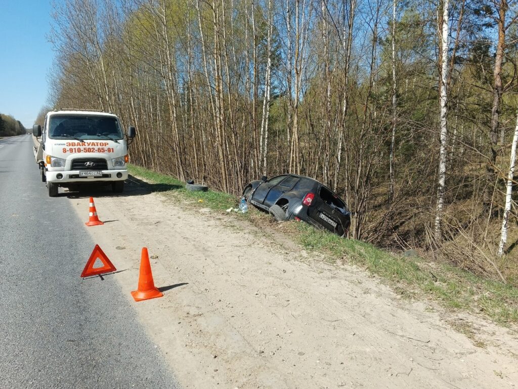 В Касимовском районе Renault Duster опрокинулся в кювет