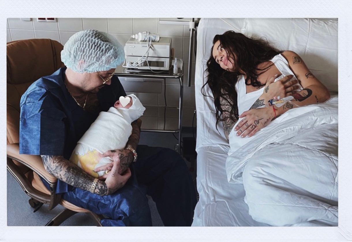 Гуф показал фото своего новорожденного ребёнка