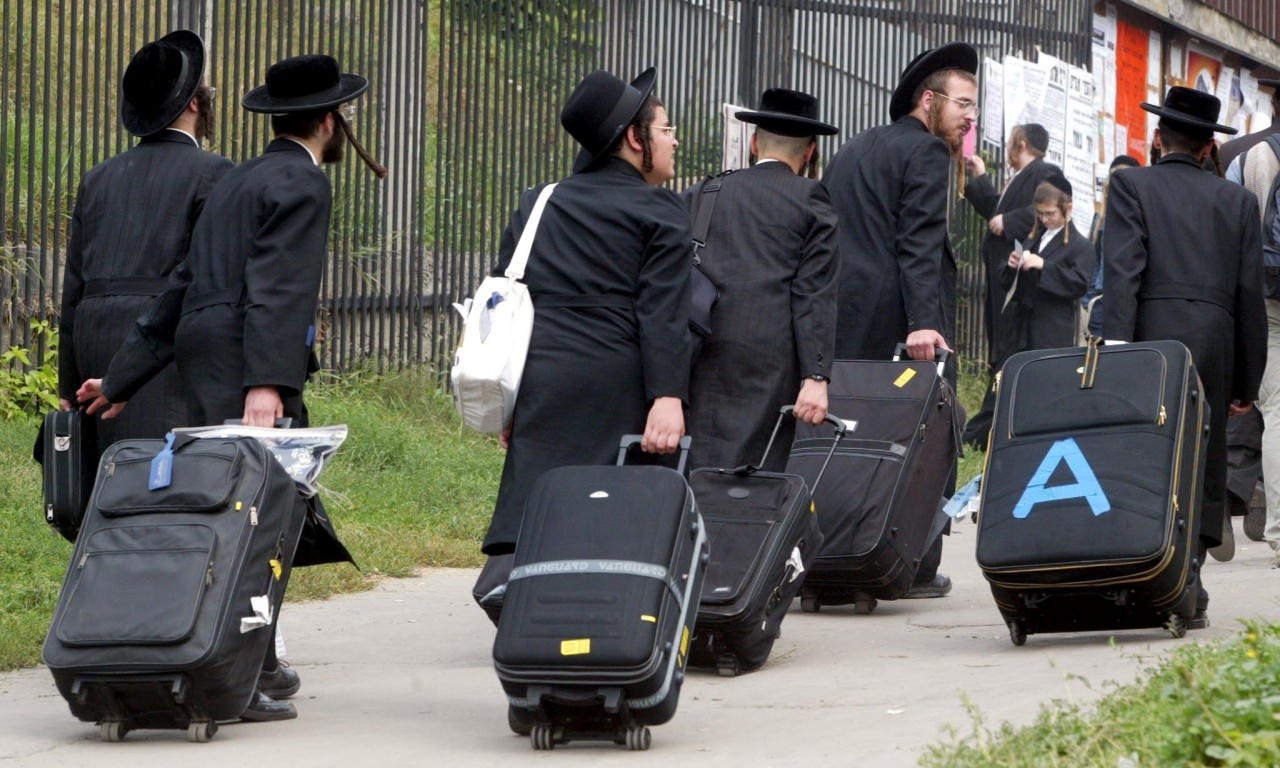 Бегущих из Европы евреев ждут в России