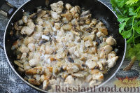 Фото приготовления рецепта: Тарталетки с курицей, грибами и сыром - шаг №4