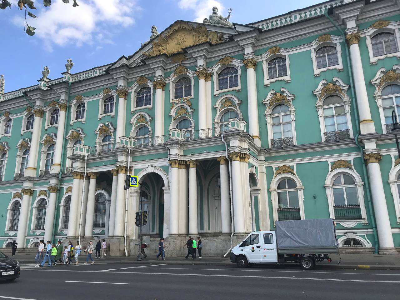 Главное здание Эрмитажа, вид с Дворцовой набережной