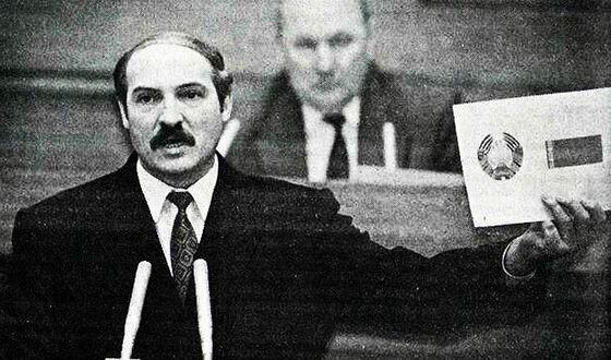 Александр Лукашенко (за советскую символику)