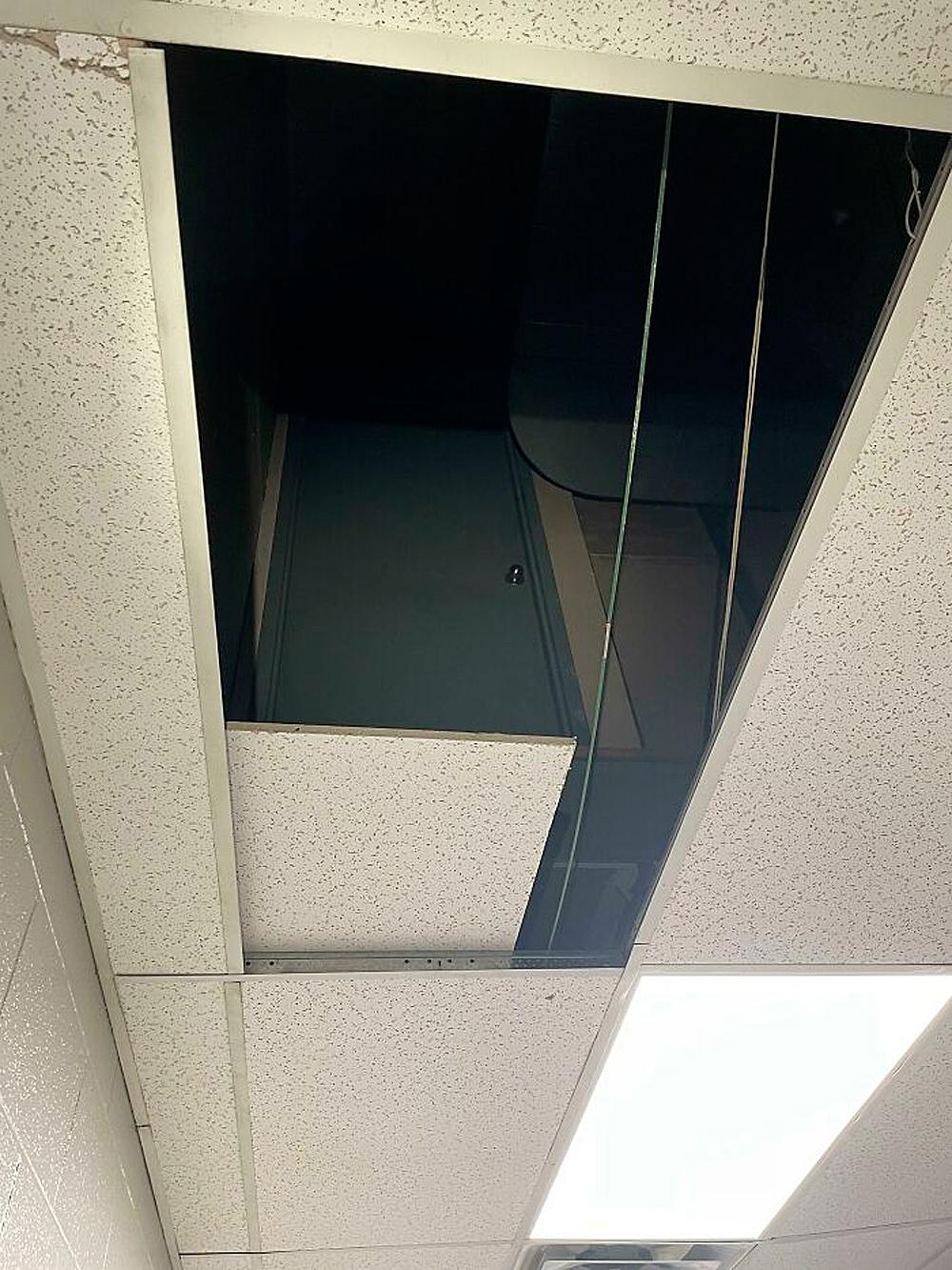 Одинокая дверь