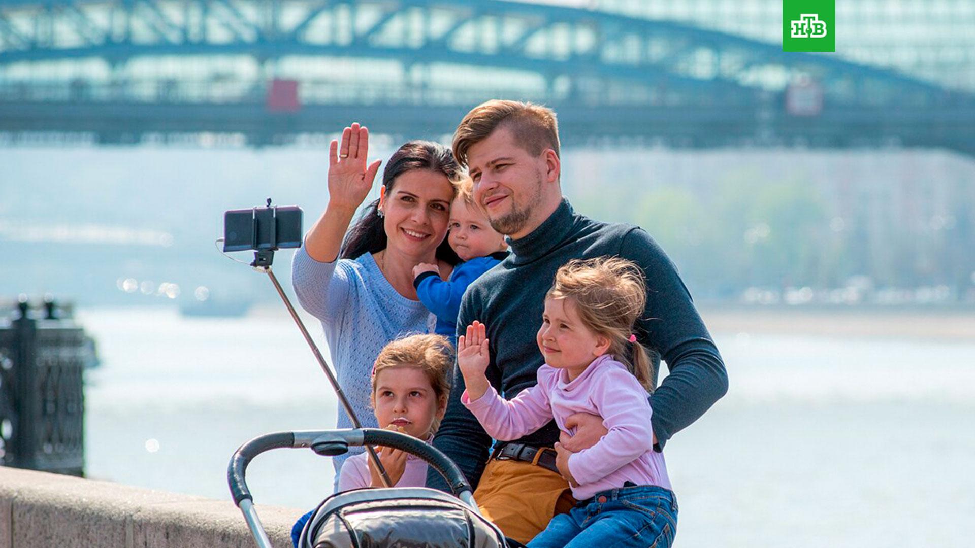 Family москва. Многодетная семья. Семья с детьми Россия. Престиж семьи. Отцы и дети.