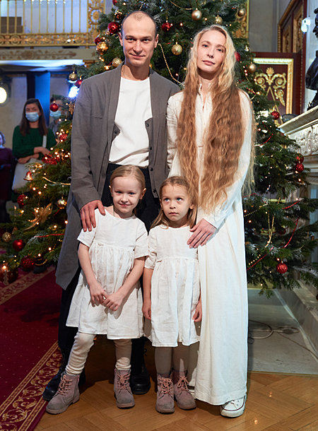 Елизавета Боярская, Максим Матвеев, Аглая Тарасова и другие на премьере фильма "Серебряные коньки" Елизавета Боярская, Максим Матвеев, Аглая Тарасова и другие на премьере фильма "Серебряные коньки" Звезды,Красная дорожка