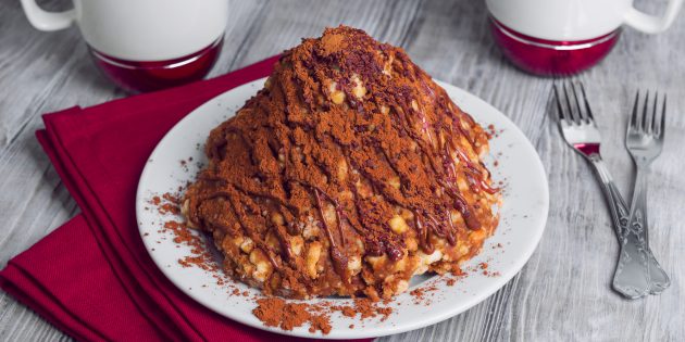 Рецепт: Торт «Муравейник» с орешками в карамели