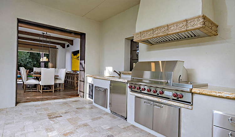 В гостях у Сильвестра Сталлоне: экскурсия по вилле актера в Ла Кинте, которую он пытается продать 9 лет Стиль жизни,Дома звезд