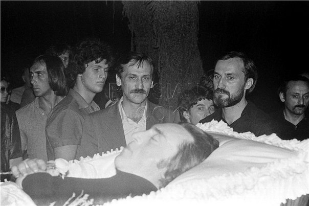 25 июля 1980 года умер Владимир Высоцкий 25 июля 1980 года умер Владимир Высоцкий