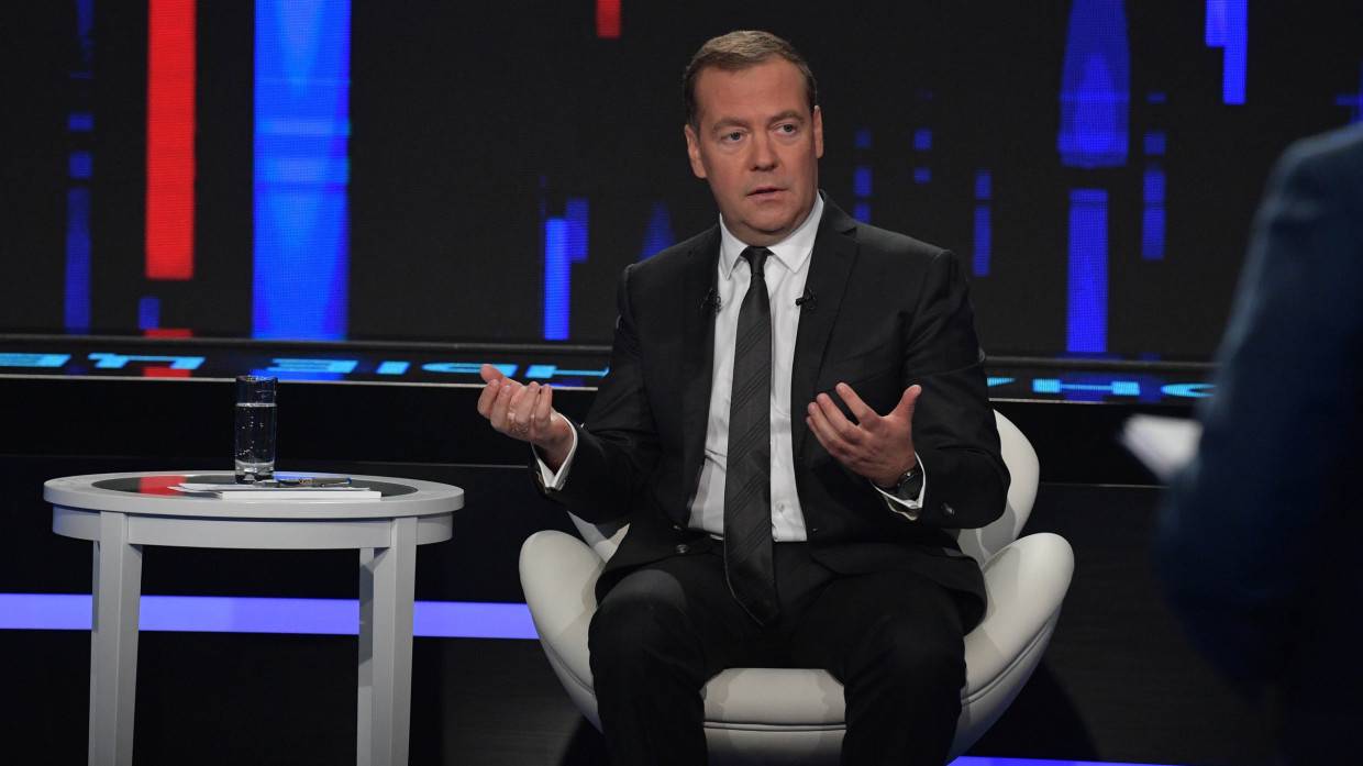 Дмитрий Медведев призвал не выяснять причины возникновения коронавируса
