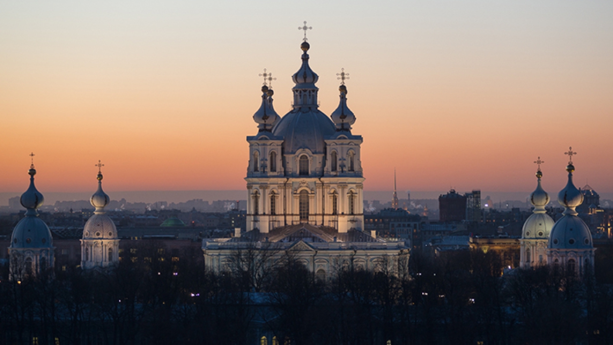 Смольный собор в блокаду Санкт Петербурге