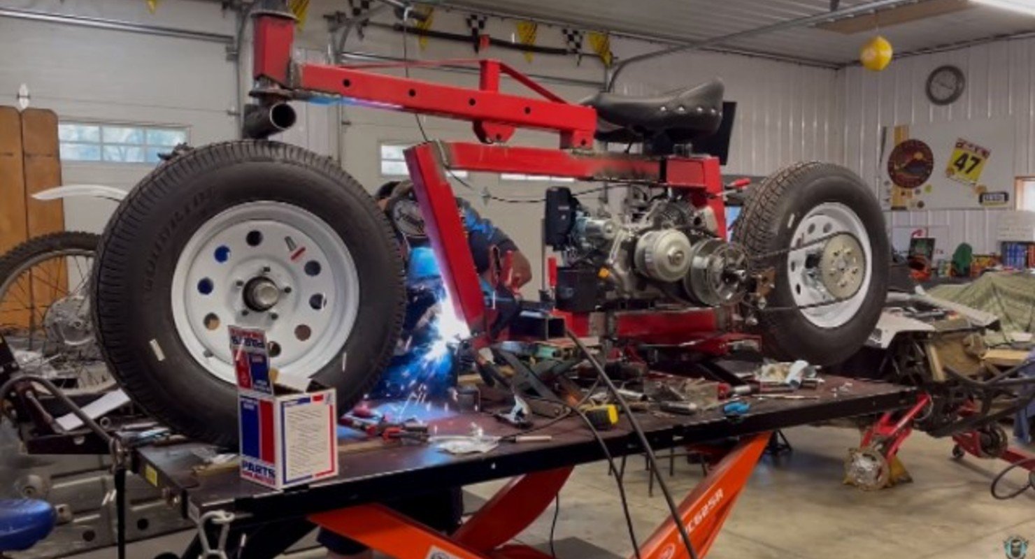 Энтузиасты построили мотоцикл с помощью деталей из портового фрахта