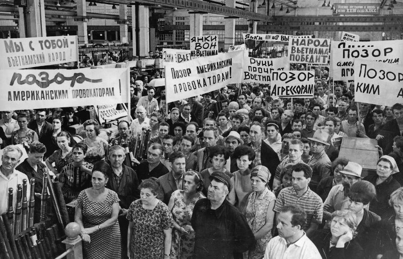 Завод ЗИЛ. Евгений Халдей, 1967 год, г. Москва, завод ЗИЛ, МАММ/МДФ.