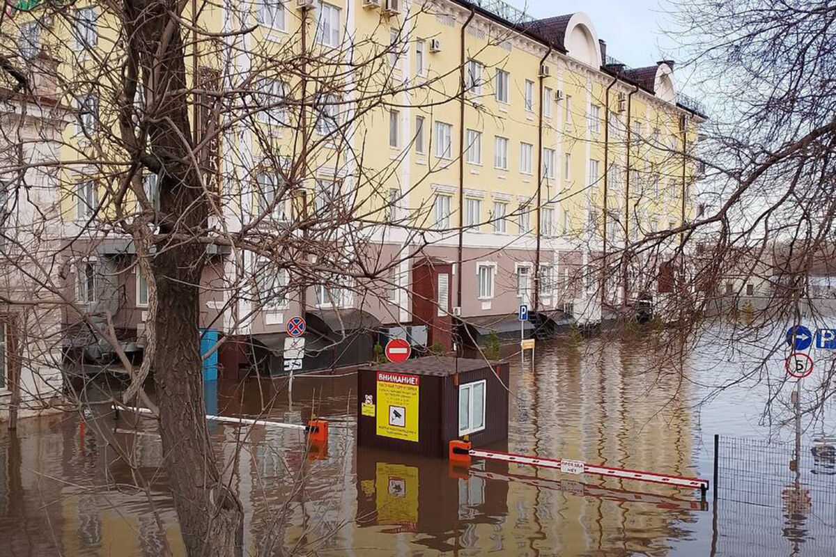 МЧС РФ: в Оренбургской области подтопленными остаются 2 153 жилых дома