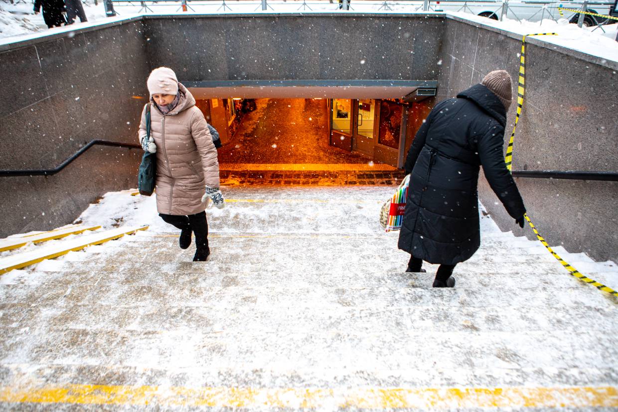 «Решили поиздеваться»: как коммунальные службы справляются со снегом в Петербурге Общество