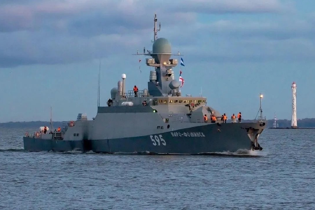 Малый ракетный корабль «Наро-Фоминск» выполнил артиллерийские стрельбы по учебной цели в Балтийском море