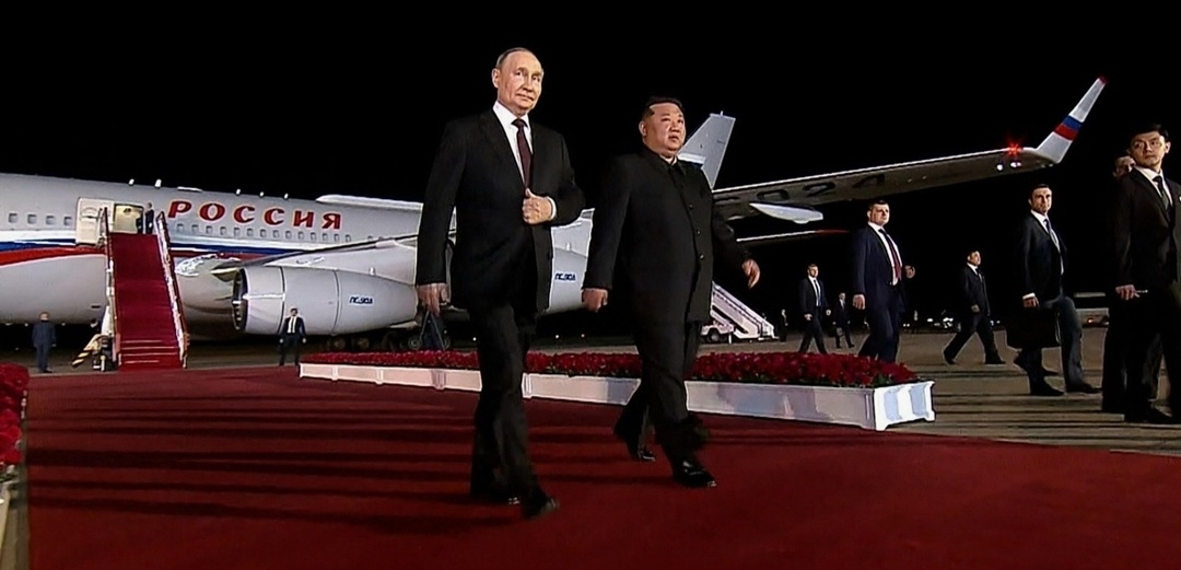   Итак, российско-корейские переговоры с участием Путина и Ким Чен Ына завершились в Пхеньяне, продлившись более полутора часов.-5