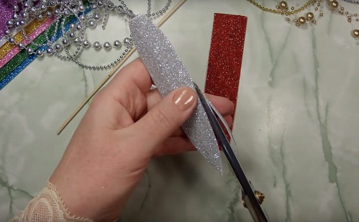 Новогодние игрушки из фоамирана своими руками