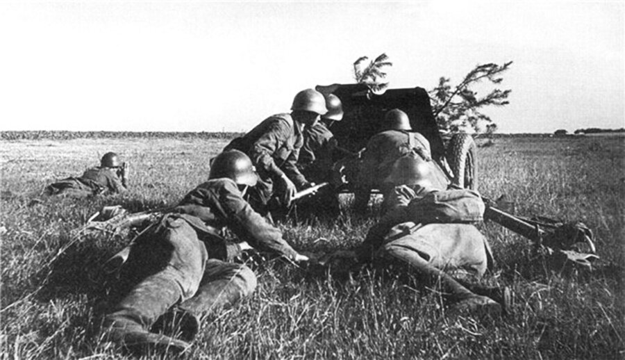 5 августа 1941 год. Пушка 45 мм ВОВ 1941. Август 1941 год красноармейцы в бою.