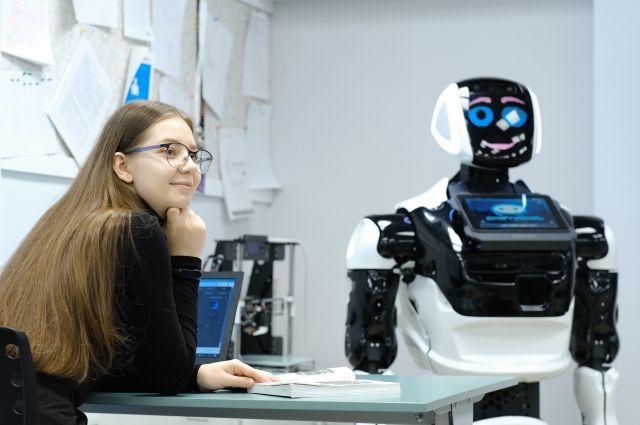 Российский робот преподает норвежским детям физику и химию