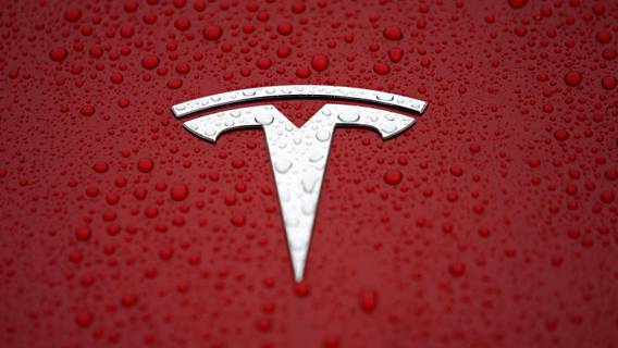 Илон Маск заявил, что рассматривал продажу Tesla компании Apple