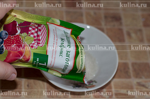Мятное варенье Желфикс смешать с сахаром.