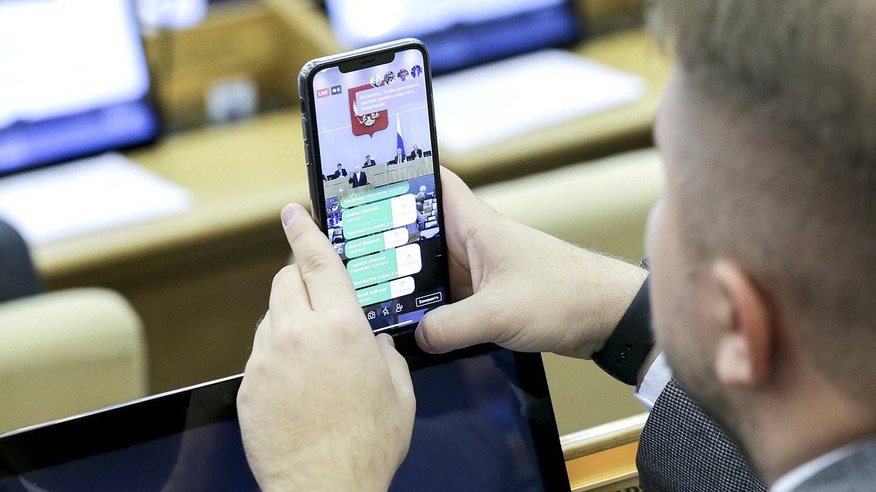 Число мобильных операторов снизилось в России на 5% по итогам 2021 года