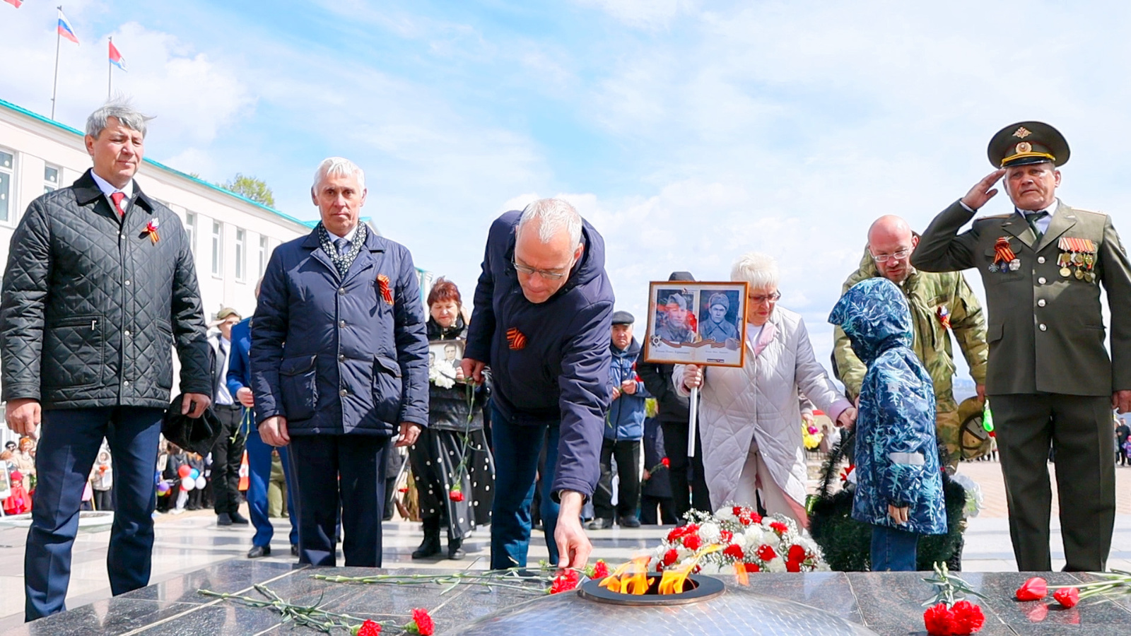 Роман Шайхутдинов поздравил с Днем Победы ветеранов Верхнеуслонского района