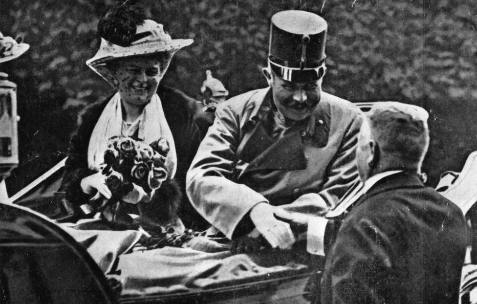 Франц Фердинанд с супругой Софией Хотек незадолго до покушения, 28 июня 1914 года. Henry Guttmann Collection/ Hulton Archive/ Getty Images