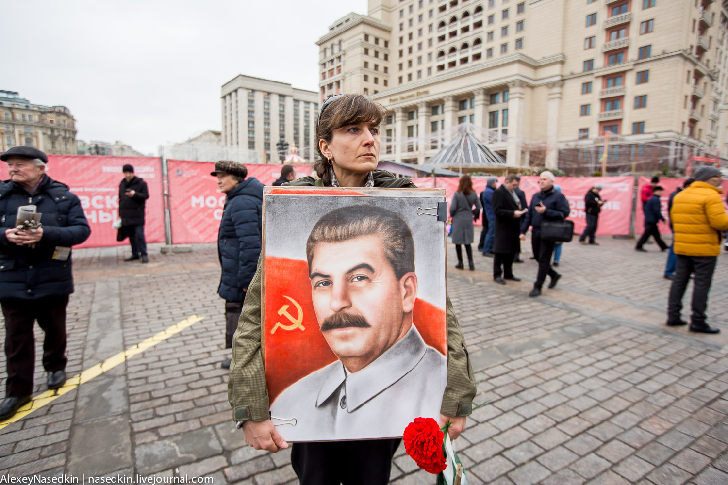 Тиранобесие. Москвичи вышли поклониться Сталину Сегодня, мысли, Алешковский, площади, журналист, сегодня, здесь, Манежной, момент, памяти, необязательно, увидишь, какие, проносятся, светлого, дедушка, отрока, помнят, гордятся, гденибудь