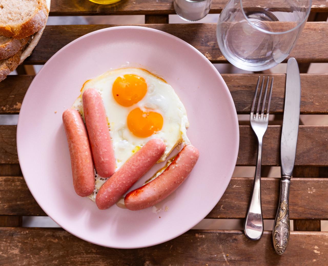 6 советских завтраков, которые обожали все дети тогда, детей, сейчас, блюда, бутерброд, детям, нужно, добавляли, какао, «Хлеб —, горячим, запивая, колбасой, оладьи, макароны, Тогда, завтрак, простой, сырники, кормили