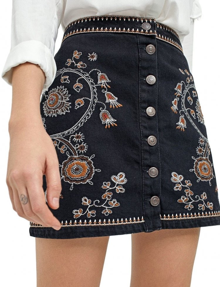 Стильные юбки с вышивкой: лучшие идеи для вдохновения 