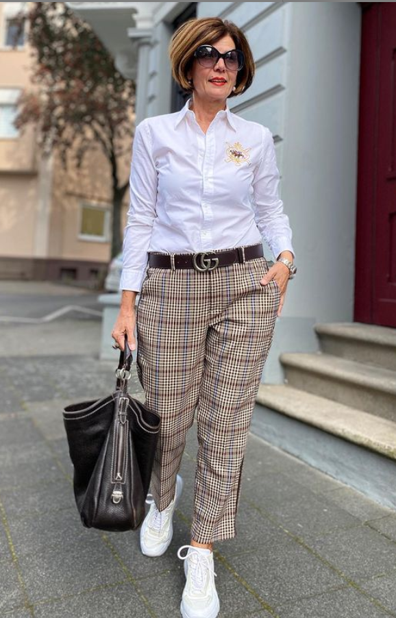 Как носить брюки женщинам в 50 лет