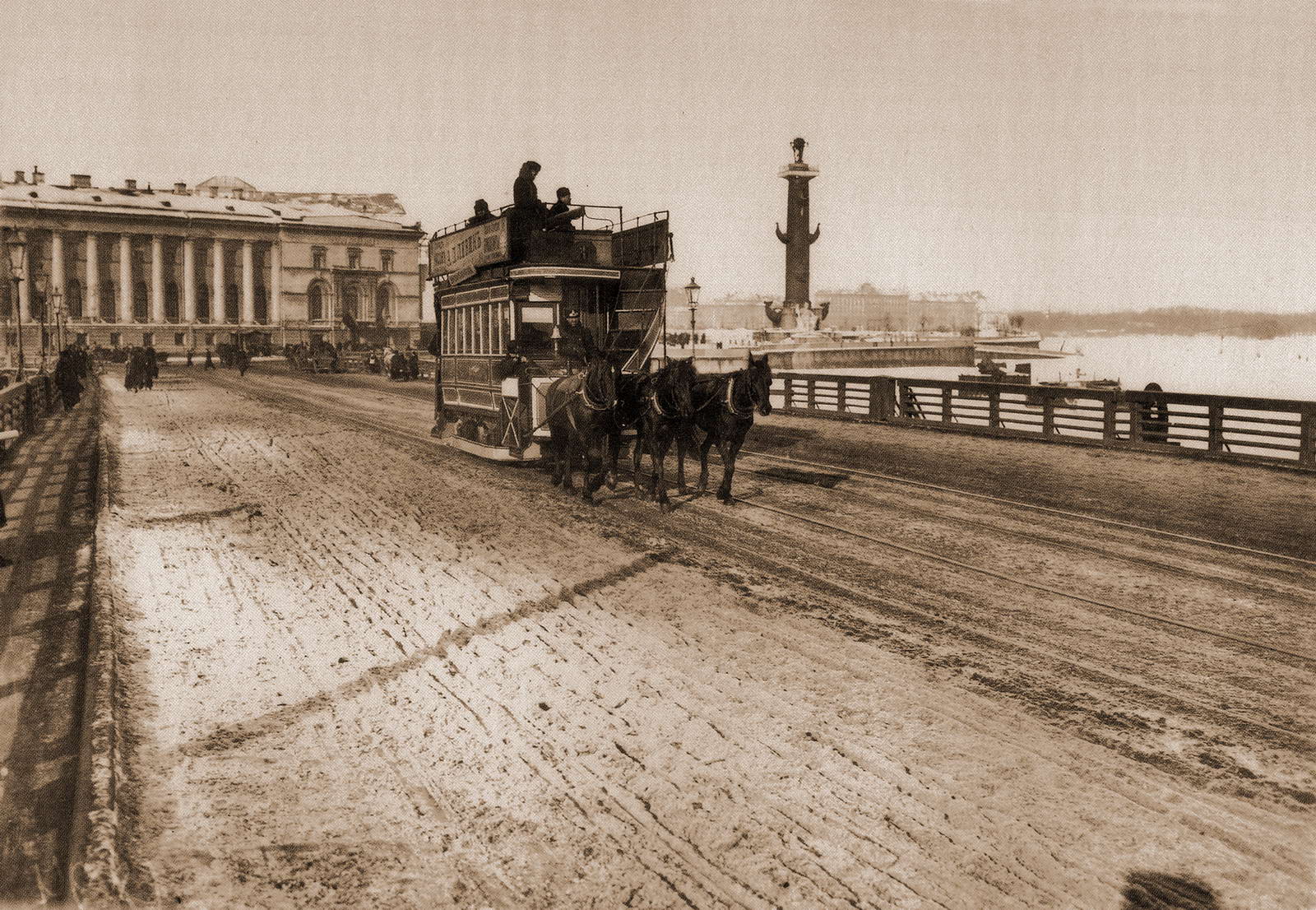 Конка на Дворцовом мосту. Фотоателье Буллы. 1905-06 г.